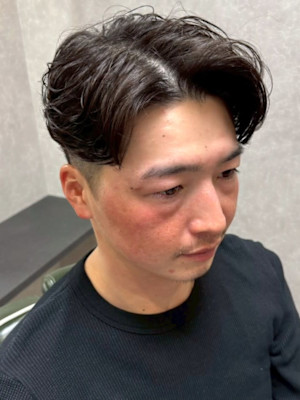 ナチュラルパーマ センターパート アップバング ツーブロック