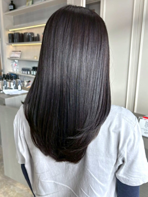 髪質改善 黒髪 ナチュラルストレート セミロング レイヤー