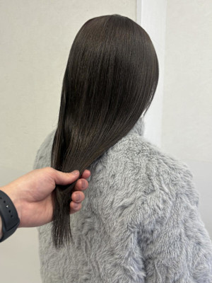 ワンカラーおすすめ透明感ある暗めアッシュブラウン