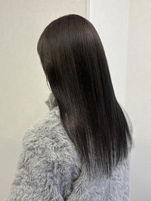 ワンカラーおすすめ透明感ある暗めアッシュブラウン