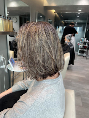 【脱白髪染め】白髪ぼかしハイライト叶える大人女子透明感カラー