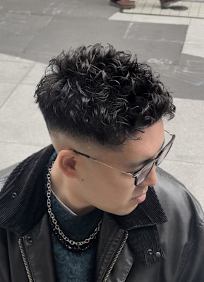 ピンパーマ　スキンフェード　スパイキー