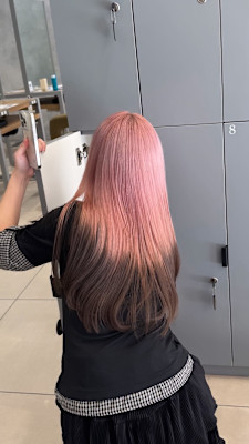 淡くつながるピンクブラウン