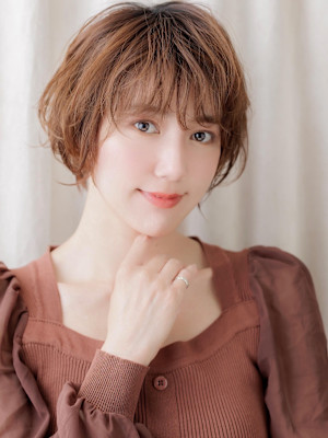 大人ガーリー小顔フェザーショートマッシュパーマ30代40代