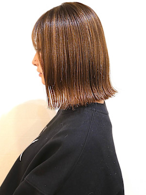 切りっぱなしボブ × ツヤストレート