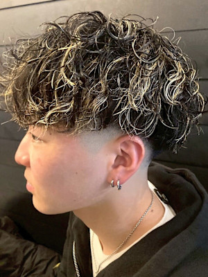 ハイライト フェードカット スパイラルパーマ 波巻きパーマ