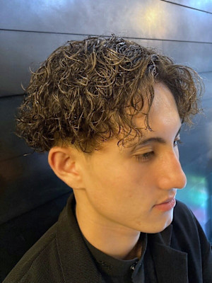 スパイラルパーマ センターパート オリーブアッシュベージュ