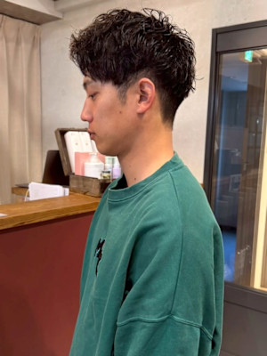 メンズパーマ 20代 波巻きパーマ 刈り上げ ツーブロック