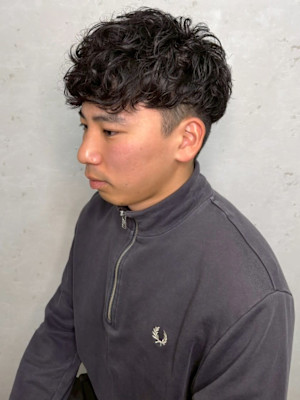 刈り上げ スパイラルパーマ ツーブロック 20代 眉カット