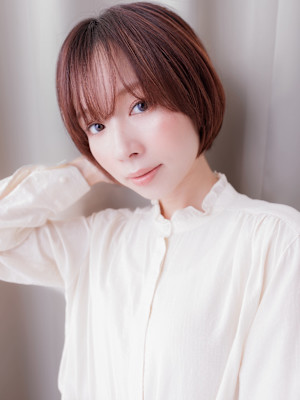 チェリーレッド艶感ボルドーカラー小顔丸みショート30代40代