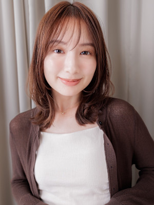 ハッシュカットくびれヘアミディアムレイヤーカット30代40代