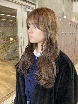 オリーブベージュ