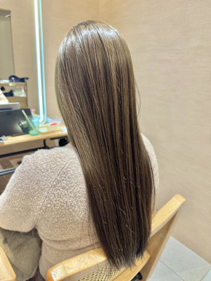 オリーブベージュ