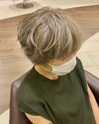 エレガントに魅せるグレーハイライト