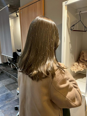 オリーブベージュ/髪質改善/ニュアンス/20代/ミディアム