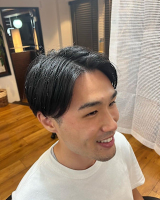 人気の刈り上げセンターパートスタイル