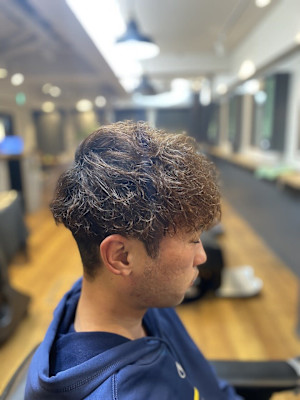 スパイラルパーマ×ライトカラー×30代/40代