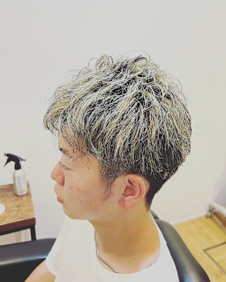 ホワイトブロンドメッシュ×ハイトーンカラー×30代/40代