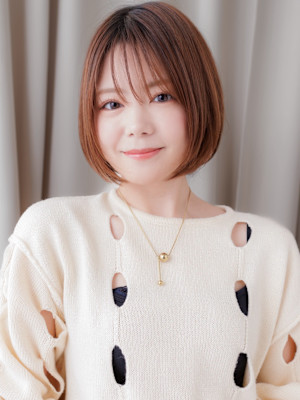 ミルクティーブラウン艶感ストレート小顔丸みボブ20代30代