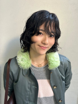 ナチュラルな「柔らかウェーブ×ショートボブ」