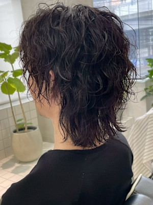 ミディアムウルフ メンズパーマ 束感 スパイラルパーマ