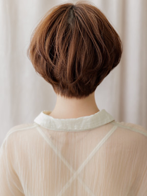 ウォームブラウン丸みショートマッシュルームヘア30代40代