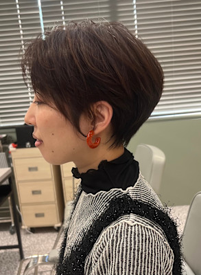 頭の形が綺麗に見えるコンパクトショート