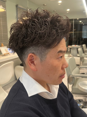 直毛さんも柔らかくフェザーアップバング