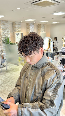 20代30代 ツイストスパイラルパーマメンズツーブロ