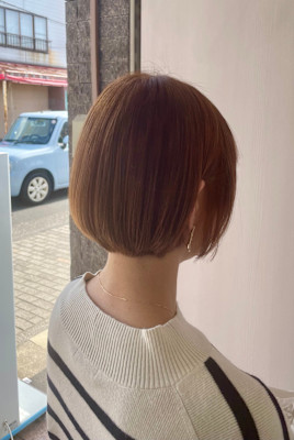 大人可愛い丸みショートボブ｜首元すっきり小顔ヘア