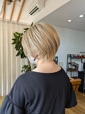 ハイトーンショートボブ