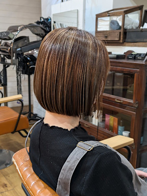 ボブ×ハイライトカラー