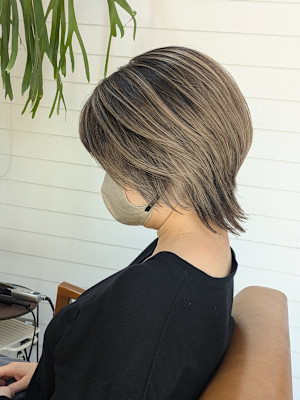 ウルフカット×シャドウルーツカラー