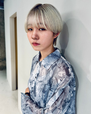 ホワイトブロンド×ショートスタイル