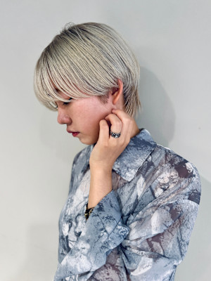 ホワイトブロンド×ショートスタイル