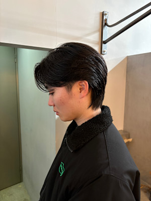 ステップボーンカットメンズヘア/センターパート