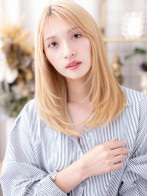 韓国風バタフライレイヤーブリーチオンカラー　ハッシュカット