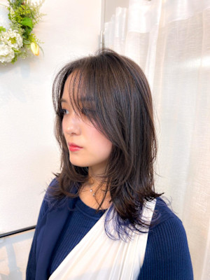 ミディアムレイヤー/顔周りレイヤー/センターパート