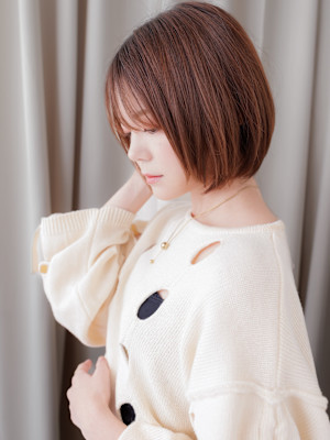ミルクティーブラウン艶感ストレート小顔丸みボブ20代30代