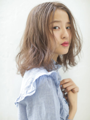 フェミニンセンターパート×ルーズウェーブ