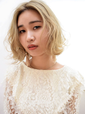 ミニマムボブ×モードブロンド×外国人風3Dカラー