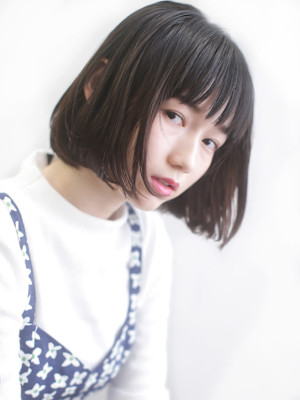 エッジショート×透明感暗髪アッシュ