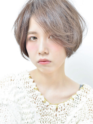 透明感グレージュ×エッジショート