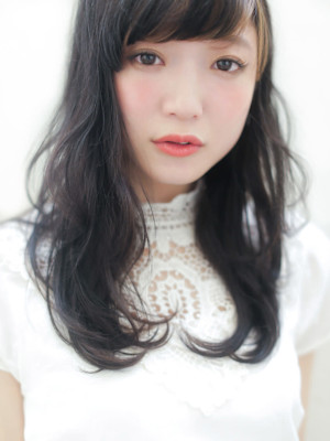 黒髪インナーカラー×ゆるふわデジタルパーマ