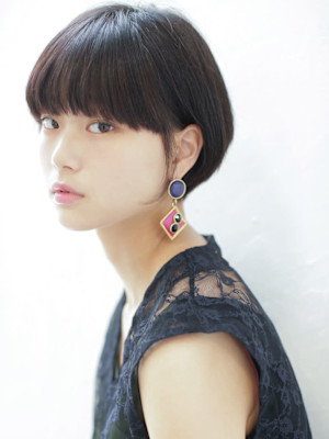 暗髪マッシュ×エッジショート