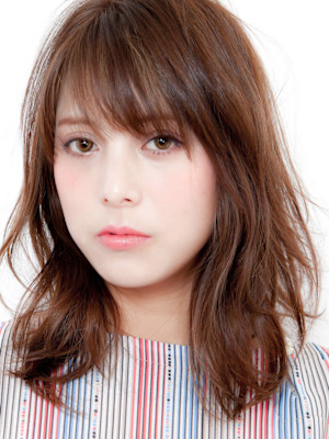 ツヤ感ブランジュカラー×くびれセミディ