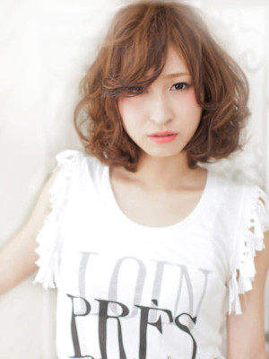 くびれセミディ×大人めミディスタイル