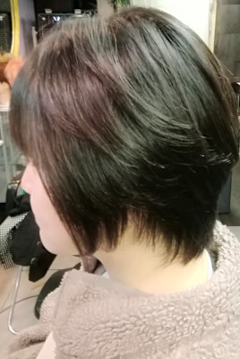 自然なショートスタイル、縮毛矯正＋カット