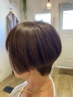 前下がりショートボブ