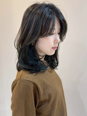 ミディアムレイヤー 髪質改善 顔周りレイヤー アッシュ 艶髪